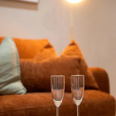 Appartement Monaco 5 Min Walk, Quiet 1br, 4 Guests *